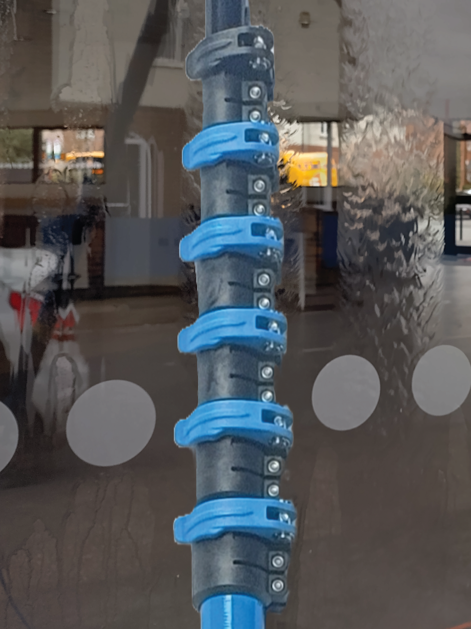 UltraReach anti-spin 8-section 40ft window cleaning pole